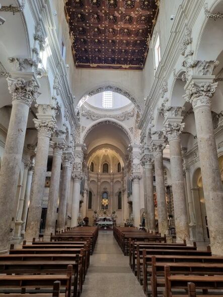 basilica santa croce les pouilles intérieur