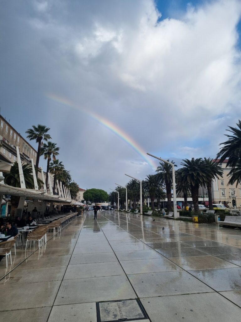 Split Croati riva arc en ciel